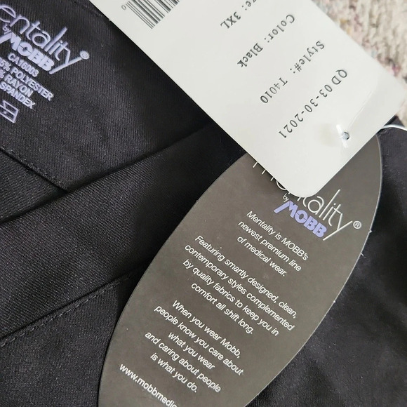 Unisex MOBB Scrub  Set for Ultimate Comfort - Picture 12 of 12